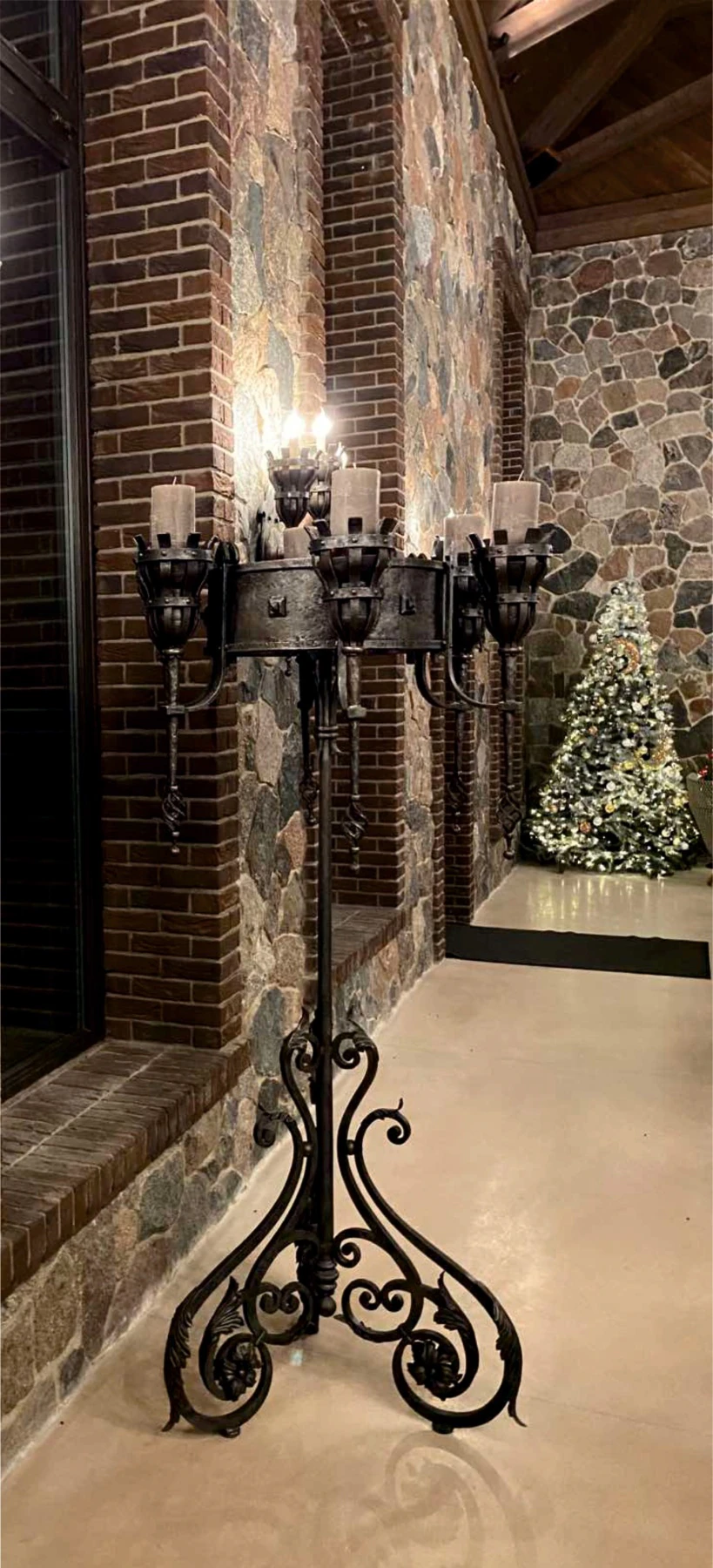Hunting lodge. Light lamps, candleholders.