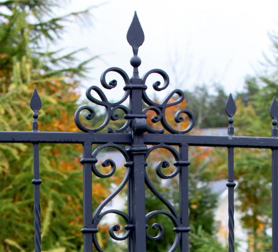 Private residence. Gates, portals, fences, lights.