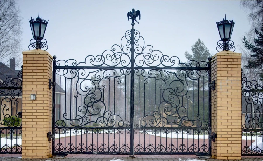 Private residence. Gates, portals, fences, lights.