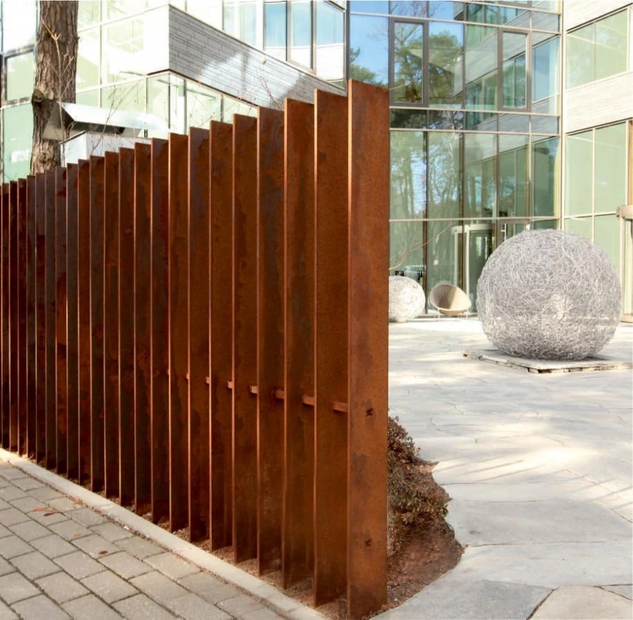 Hotel. Gates, portals, fence.