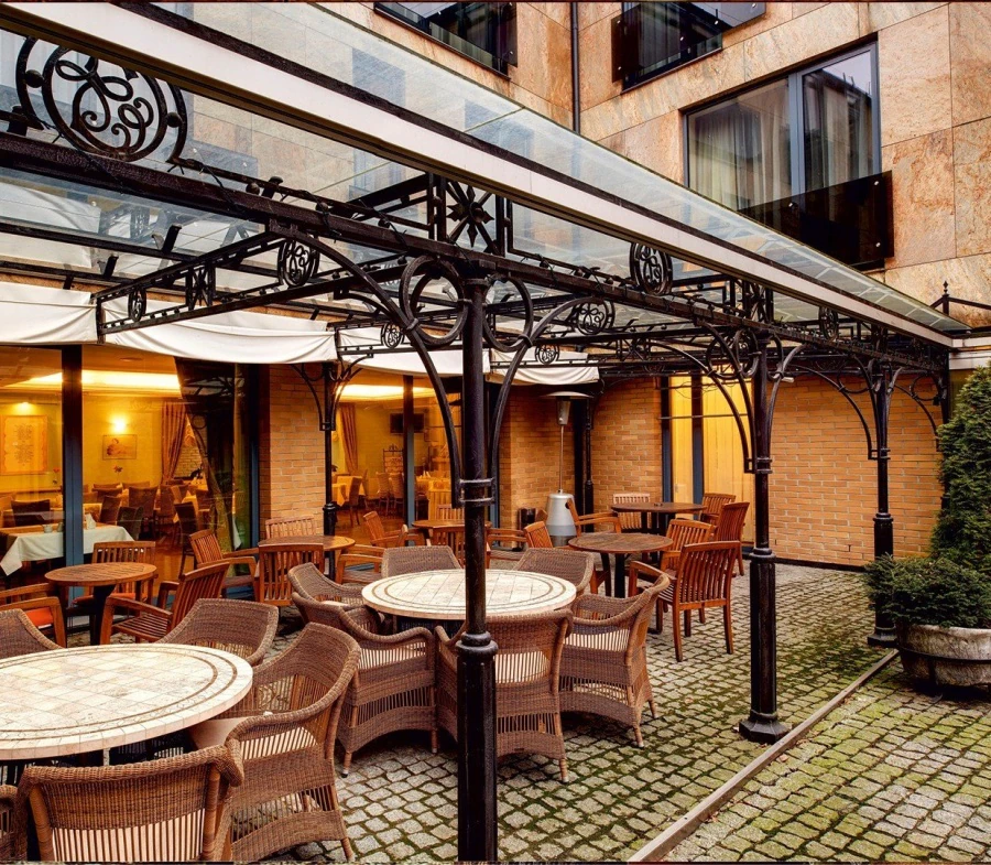 Hotel. Winter garden.