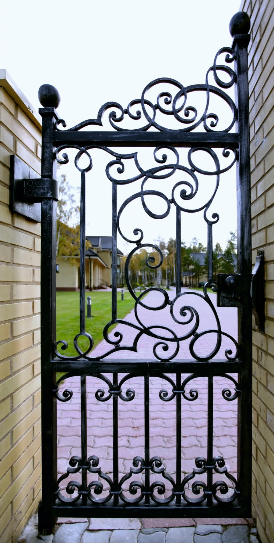 Private residence. Gates, portals, fences, lights.