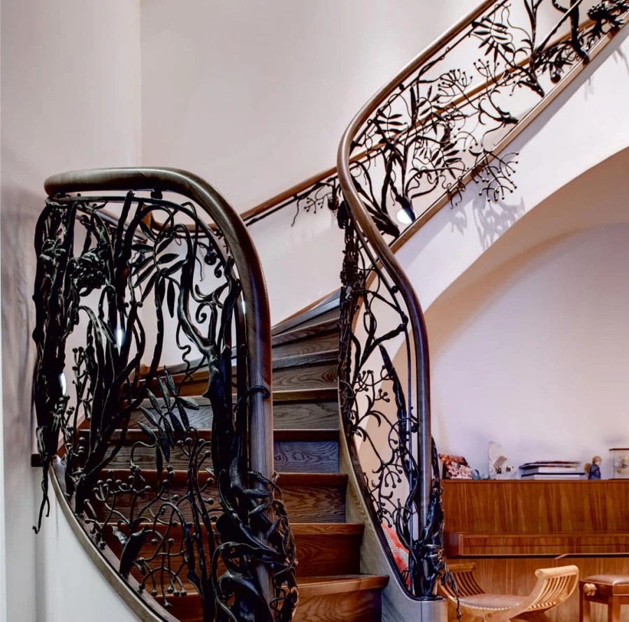 Private residence. Stairs, railings.
