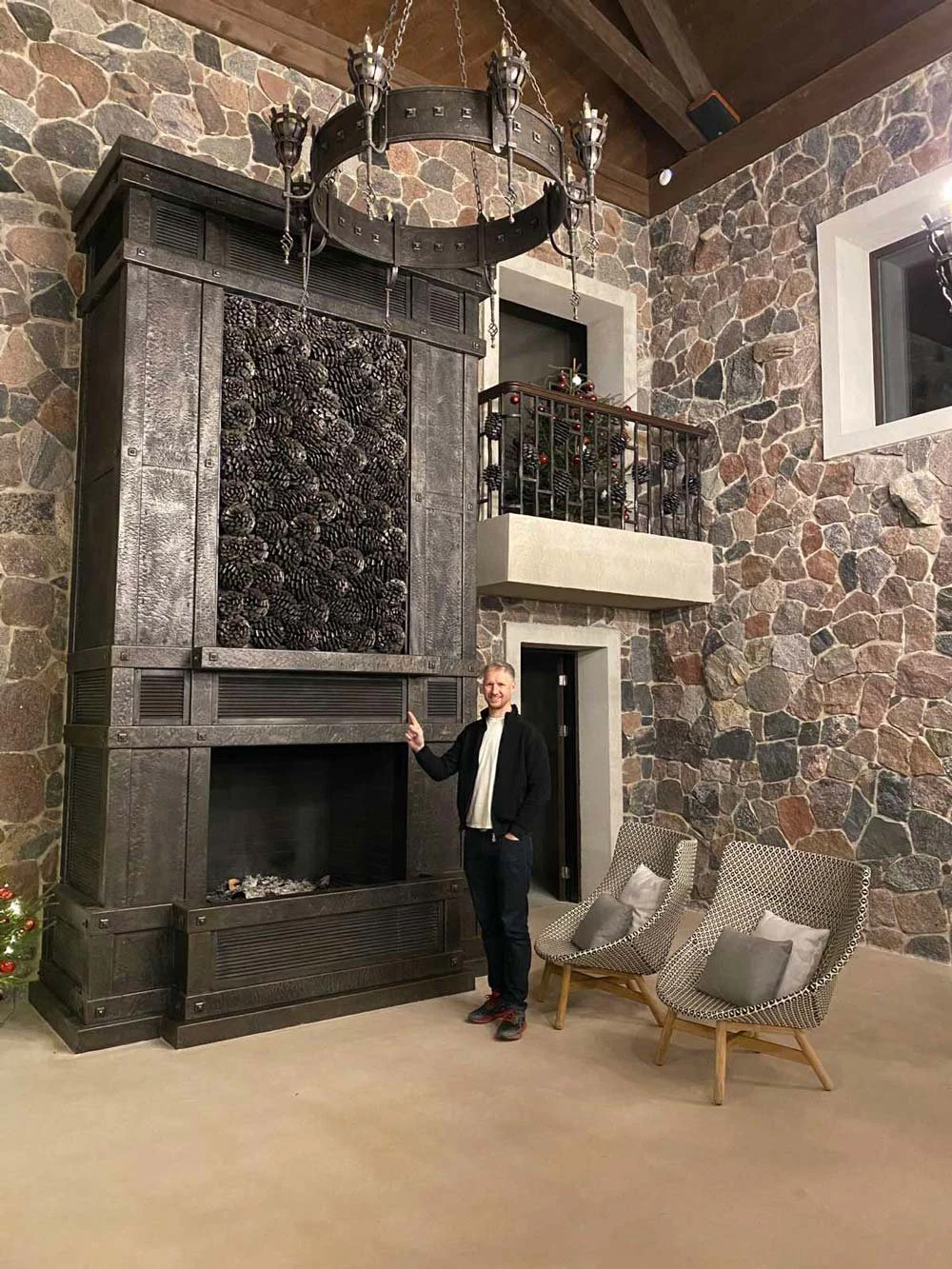 Hunting lodge. Fireplace.