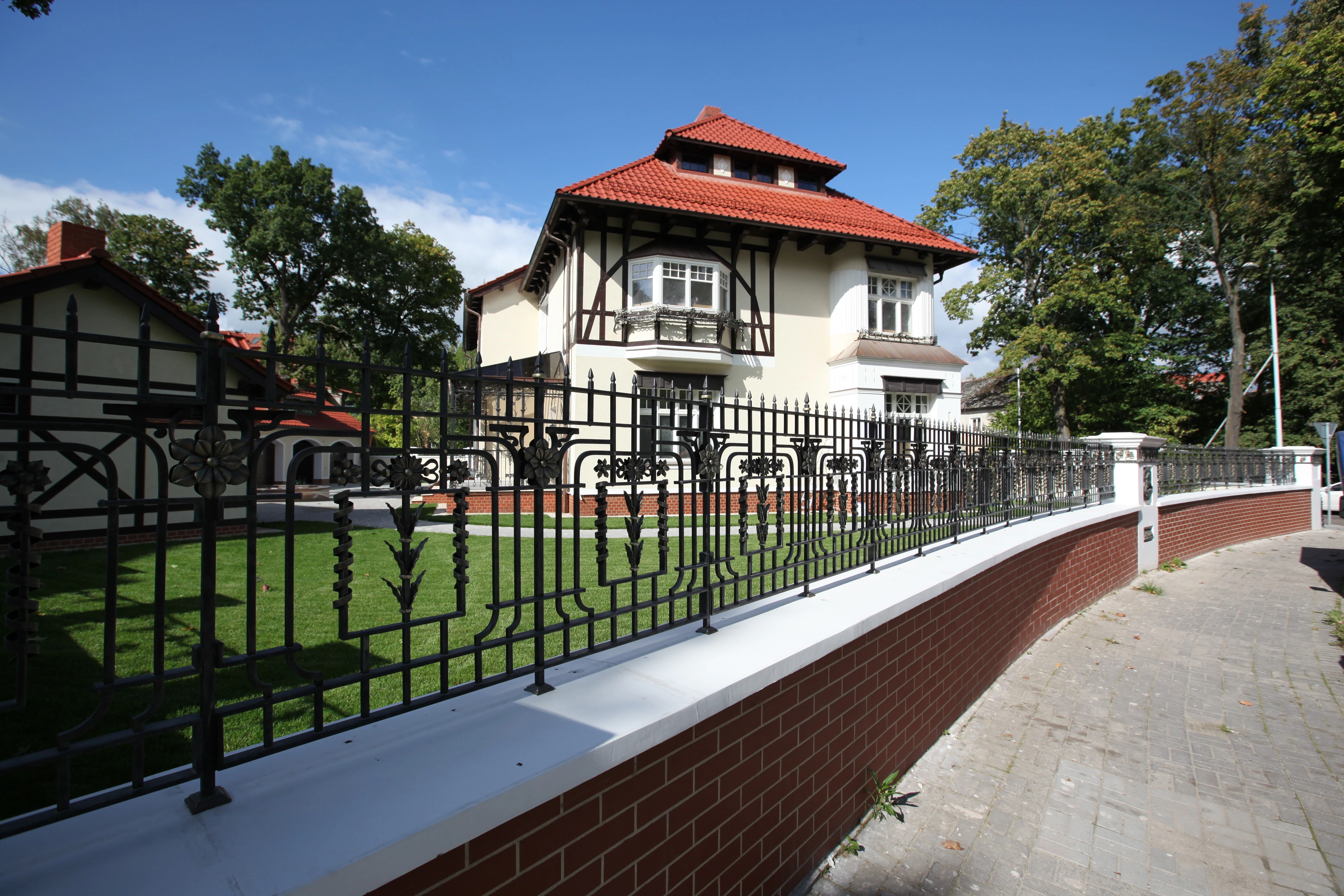 Private residence. Gates, fences, column decorations.
