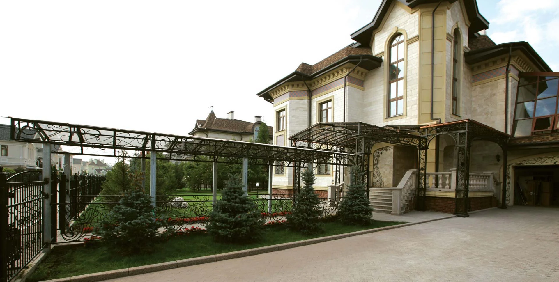 Private residence. Gallery.