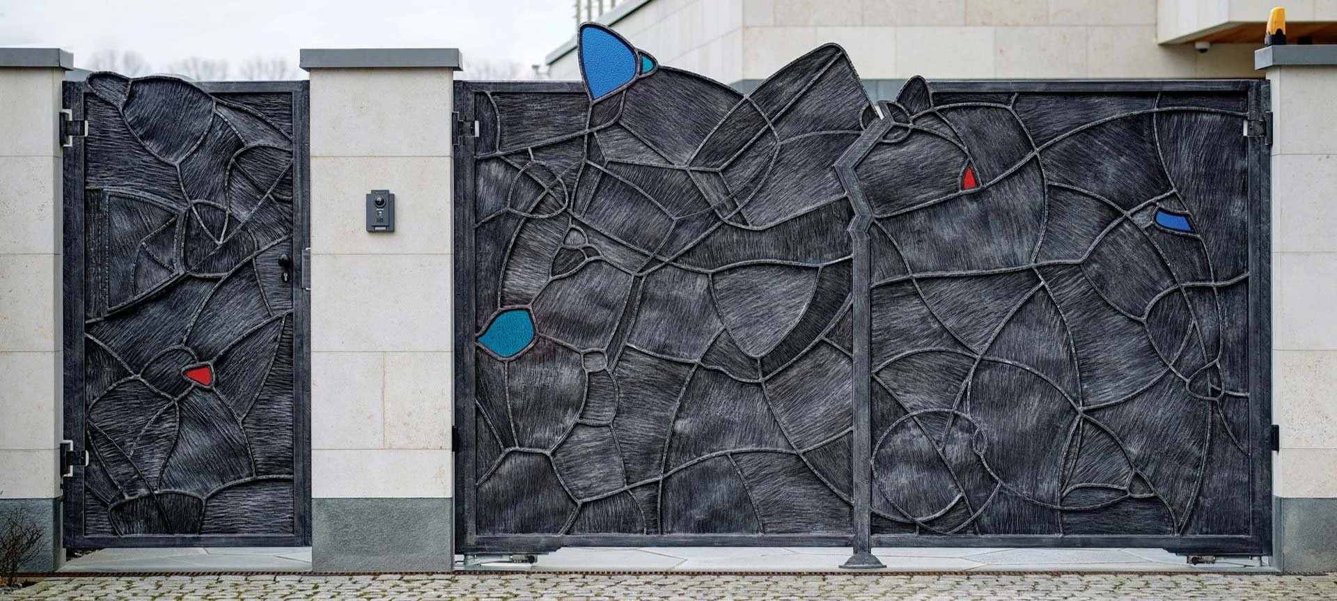 Private residence. Gate with portals.